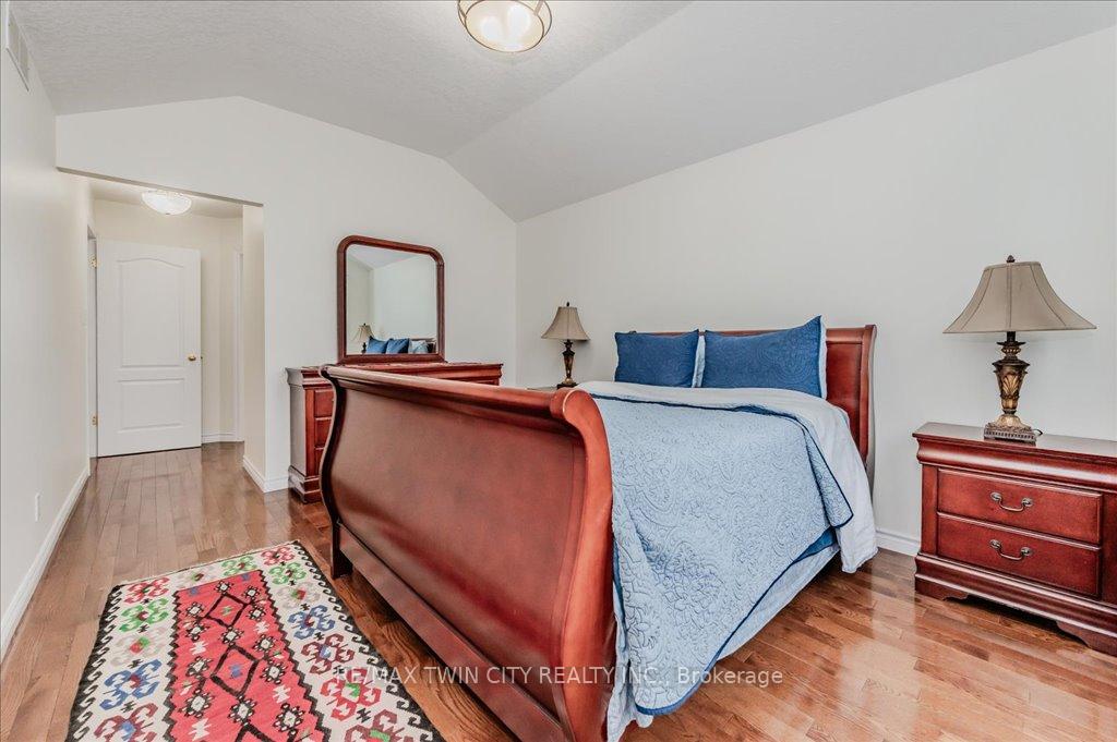 Photo 30 of 583 Thorndale Drive, Waterloo — HOMEH