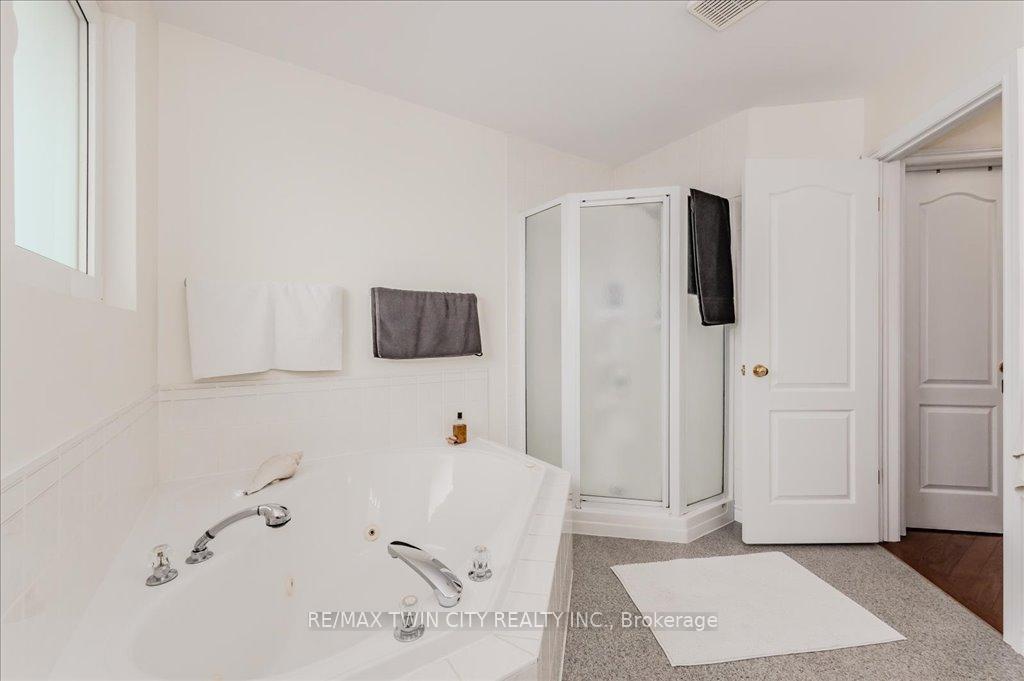 Photo 12 of 583 Thorndale Drive, Waterloo — HOMEH