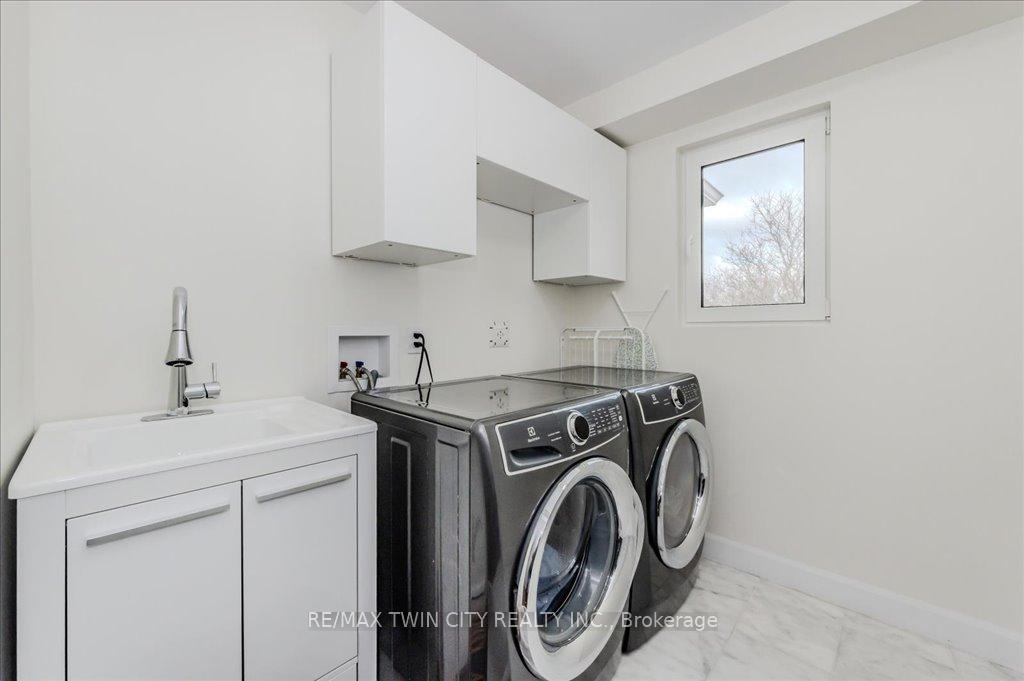 Photo 24 of 583 Thorndale Drive, Waterloo — HOMEH