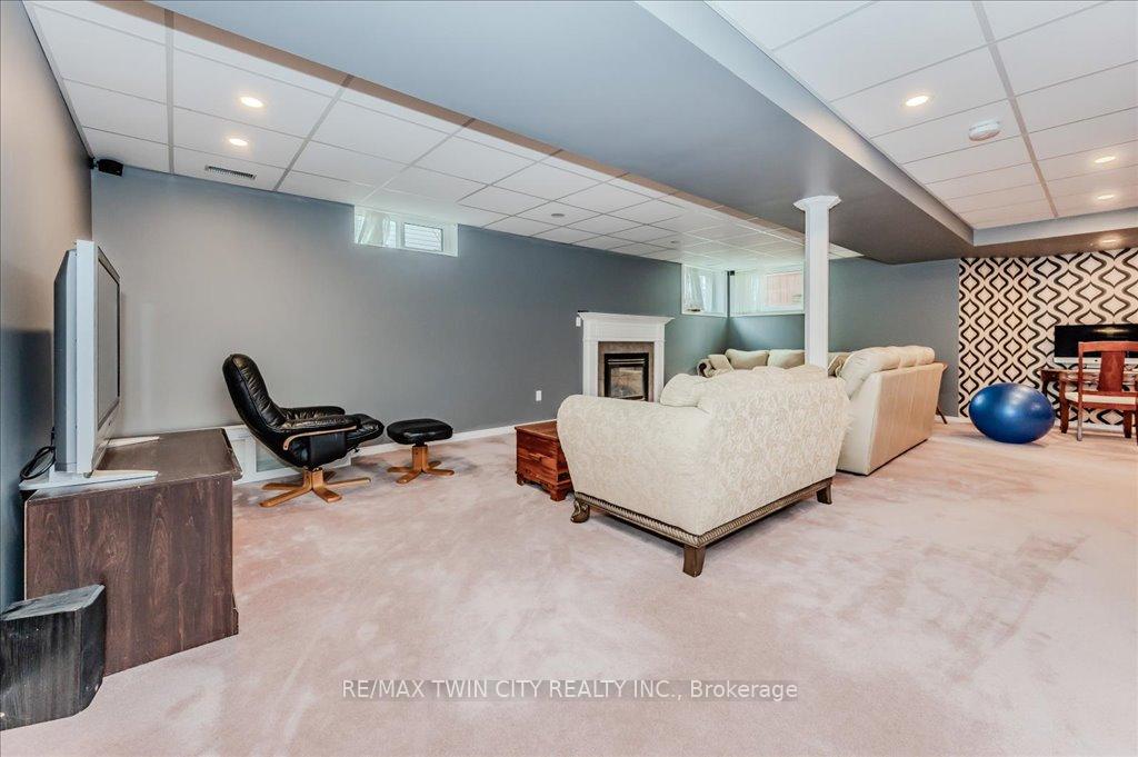 Photo 14 of 583 Thorndale Drive, Waterloo — HOMEH