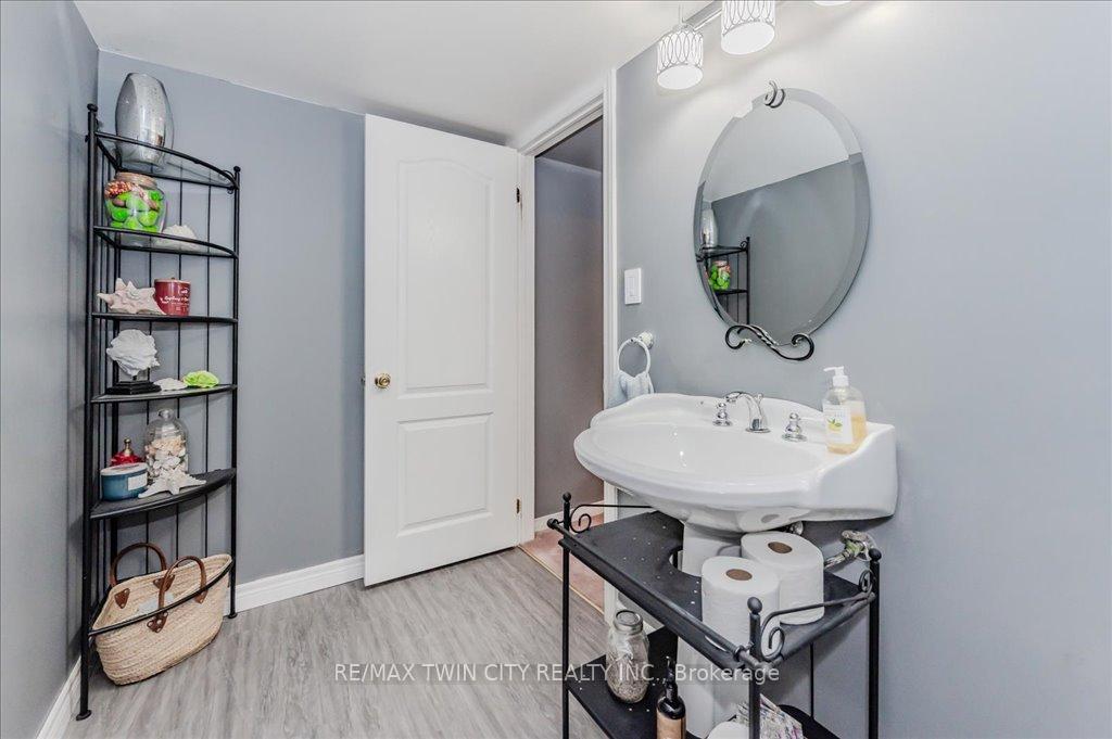 Photo 25 of 583 Thorndale Drive, Waterloo — HOMEH