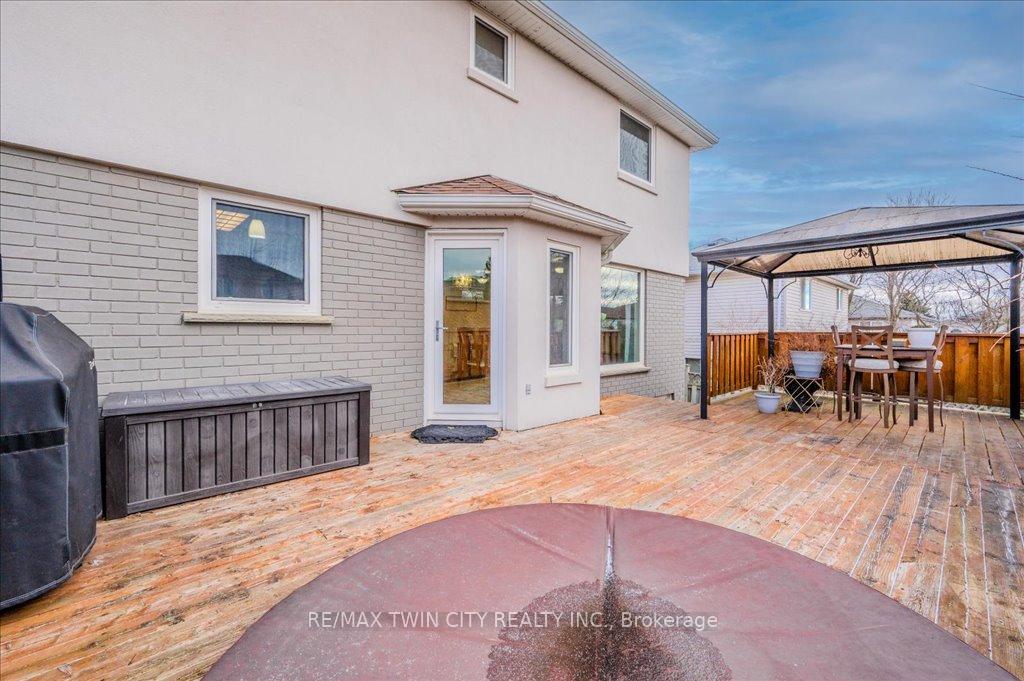 Photo 23 of 583 Thorndale Drive, Waterloo — HOMEH