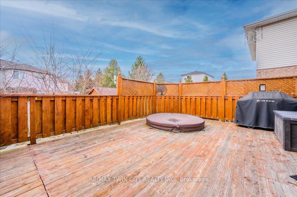 Photo 26 of 583 Thorndale Drive, Waterloo — HOMEH