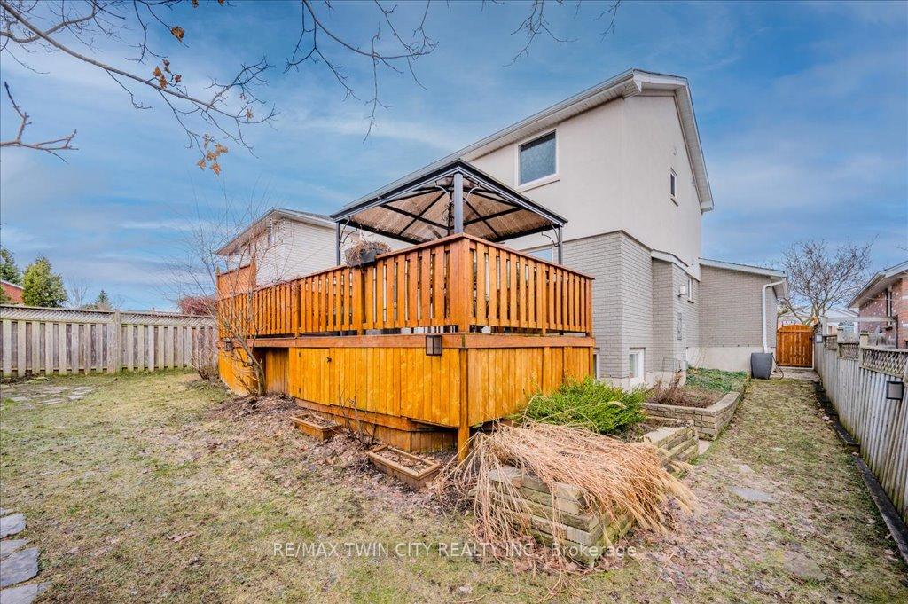 Photo 27 of 583 Thorndale Drive, Waterloo — HOMEH