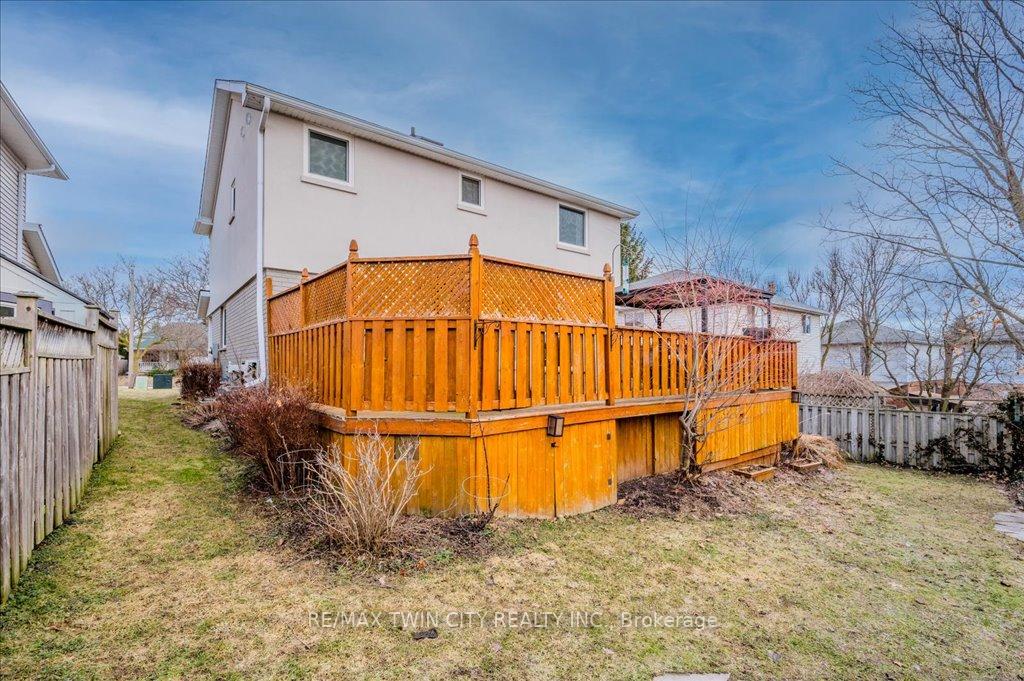 Photo 31 of 583 Thorndale Drive, Waterloo — HOMEH