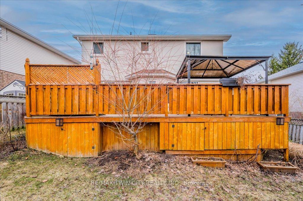 Photo 32 of 583 Thorndale Drive, Waterloo — HOMEH