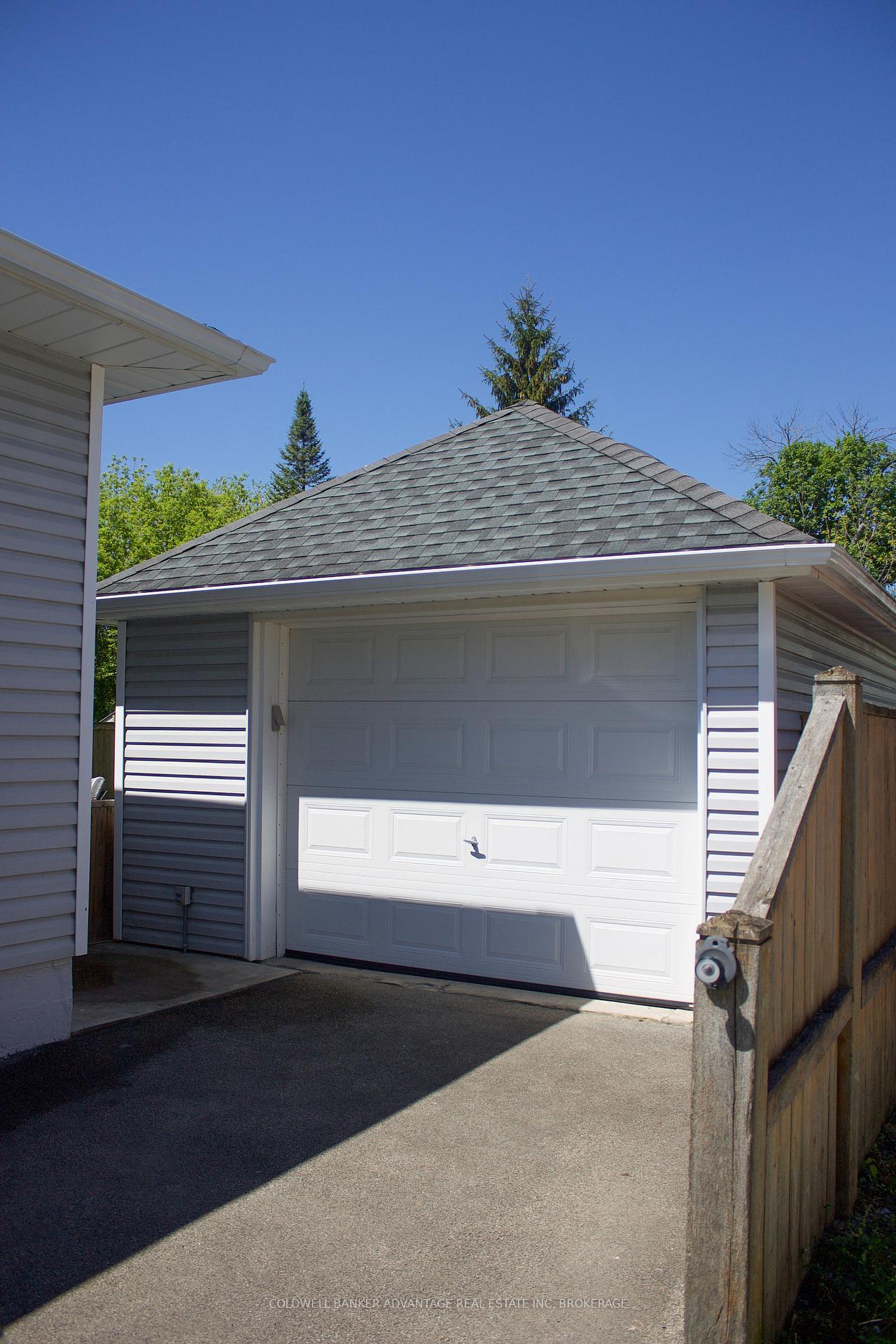 Photo 11 of 93 Garner Avenue E, Welland, Welland Downtown — HOMEH
