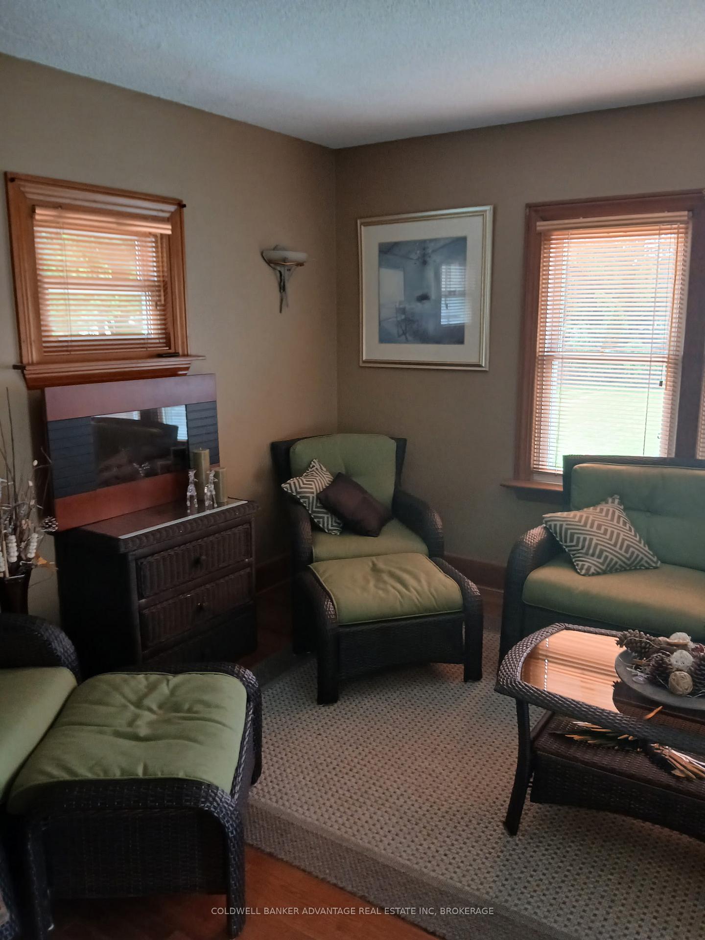 Photo 2 of 93 Garner Avenue E, Welland, Welland Downtown — HOMEH