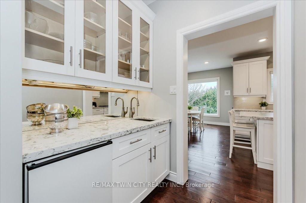 Photo 5 of 512 Claridge Drive, Waterloo — HOMEH
