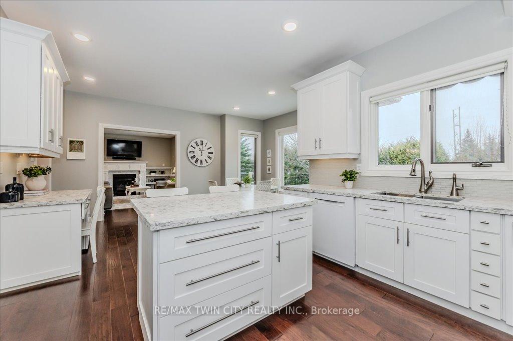 Photo 2 of 512 Claridge Drive, Waterloo — HOMEH