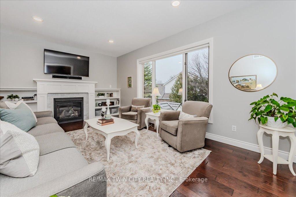 Photo 8 of 512 Claridge Drive, Waterloo — HOMEH