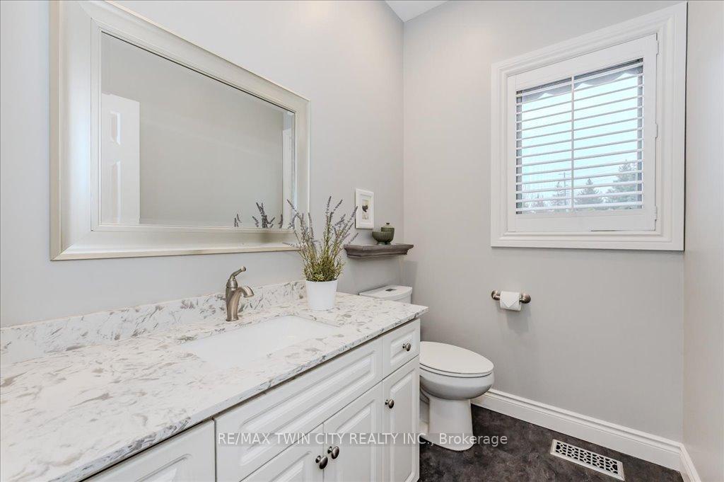 Photo 18 of 512 Claridge Drive, Waterloo — HOMEH
