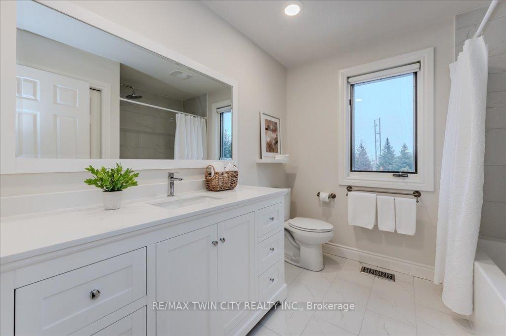 Photo 15 of 512 Claridge Drive, Waterloo — HOMEH