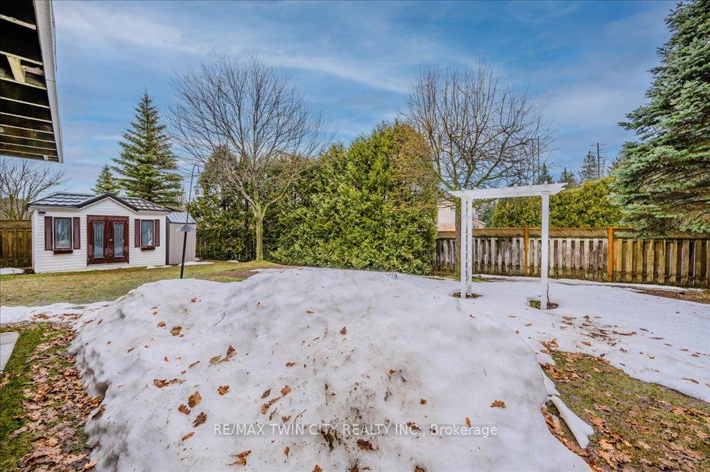 Photo 33 of 512 Claridge Drive, Waterloo — HOMEH