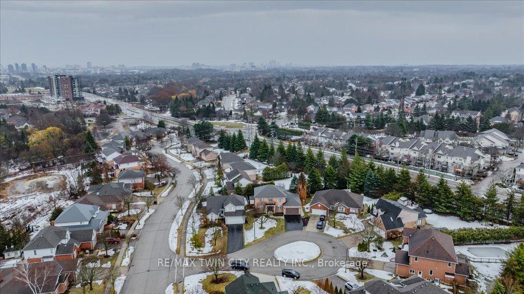 Photo 34 of 512 Claridge Drive, Waterloo — HOMEH