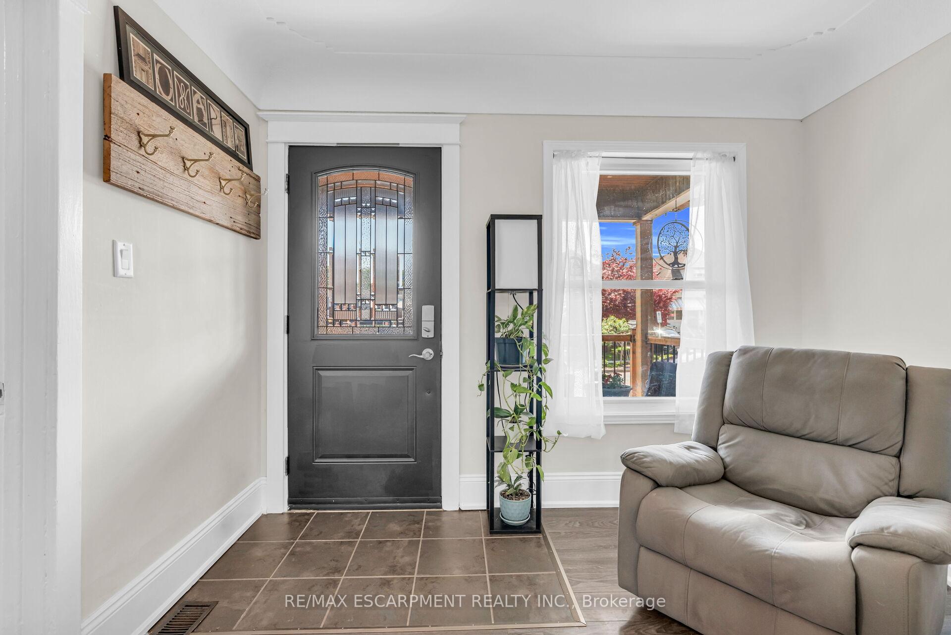 Photo 10 of 52 Graham Avenue S, Hamilton, Delta — HOMEH