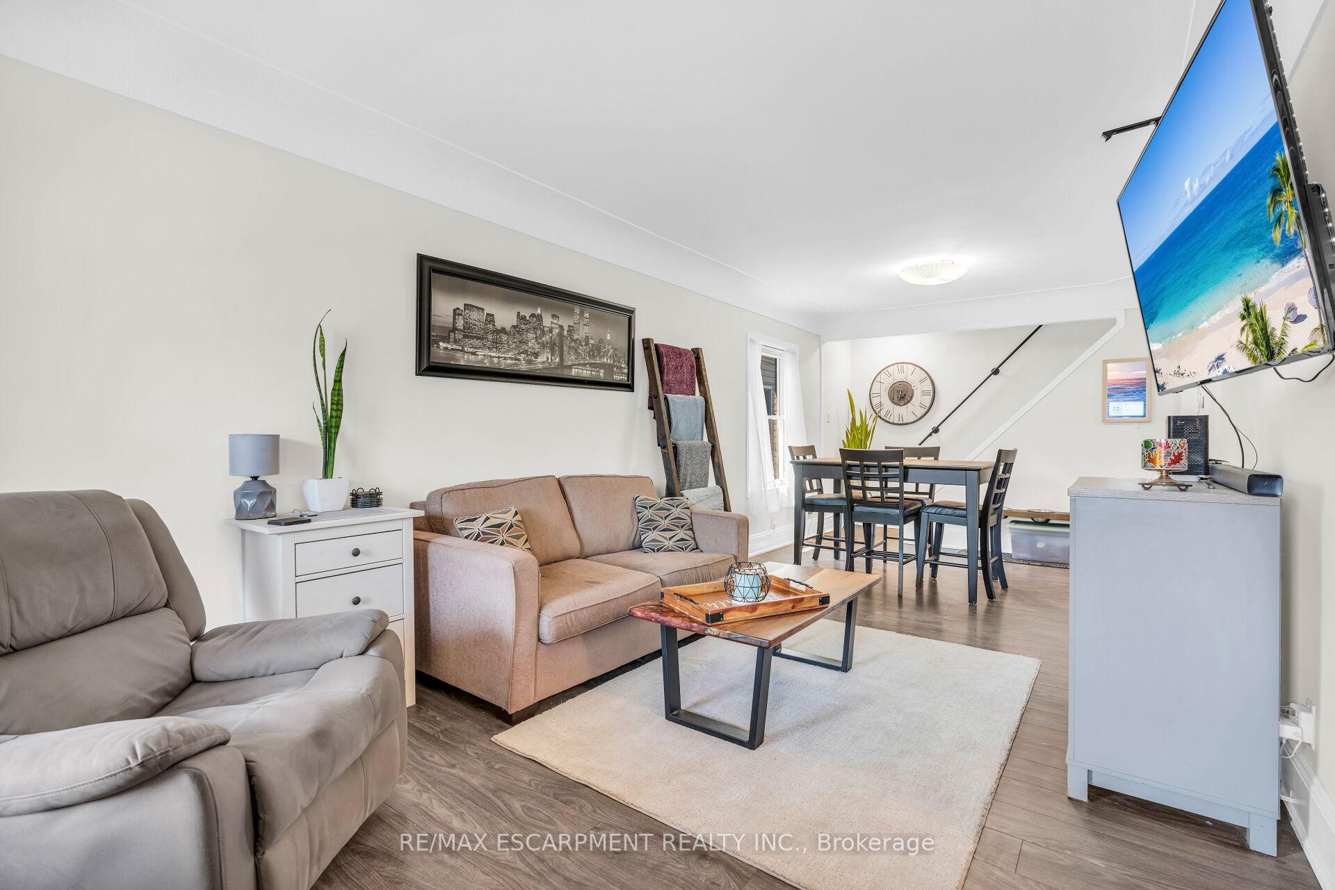 Photo 12 of 52 Graham Avenue S, Hamilton, Delta — HOMEH