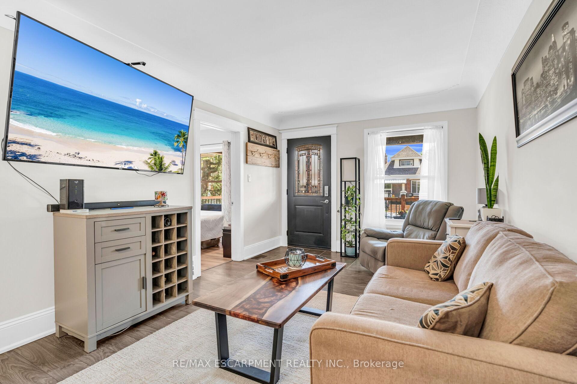 Photo 11 of 52 Graham Avenue S, Hamilton, Delta — HOMEH