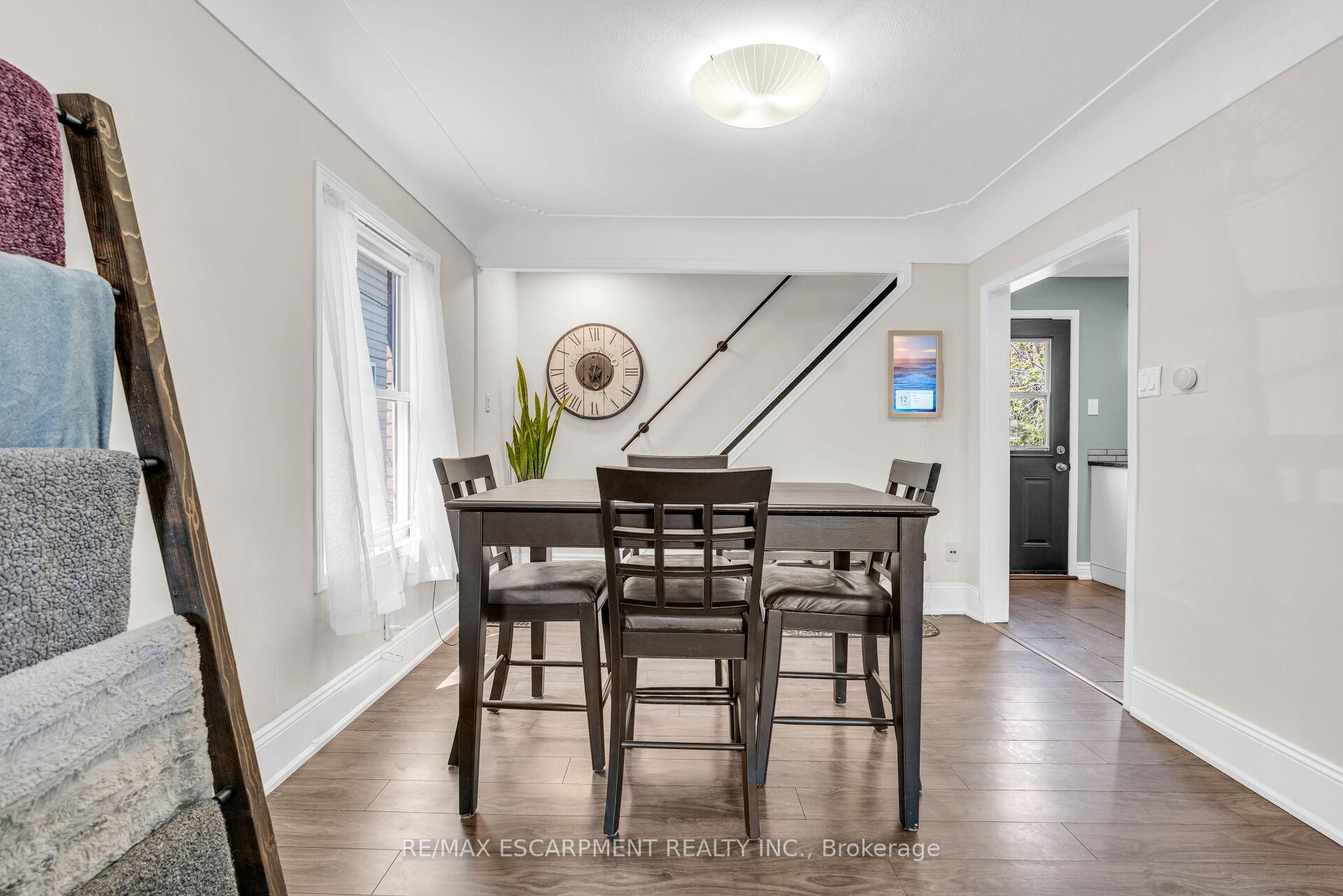 Photo 13 of 52 Graham Avenue S, Hamilton, Delta — HOMEH
