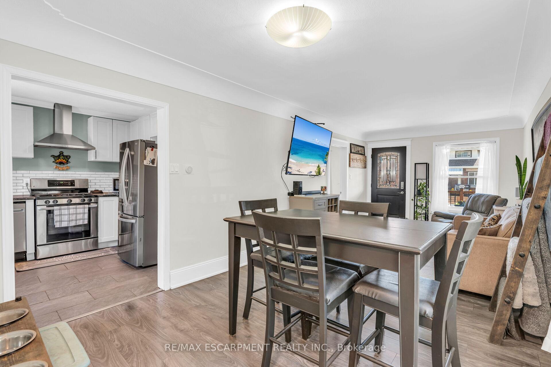 Photo 22 of 52 Graham Avenue S, Hamilton, Delta — HOMEH