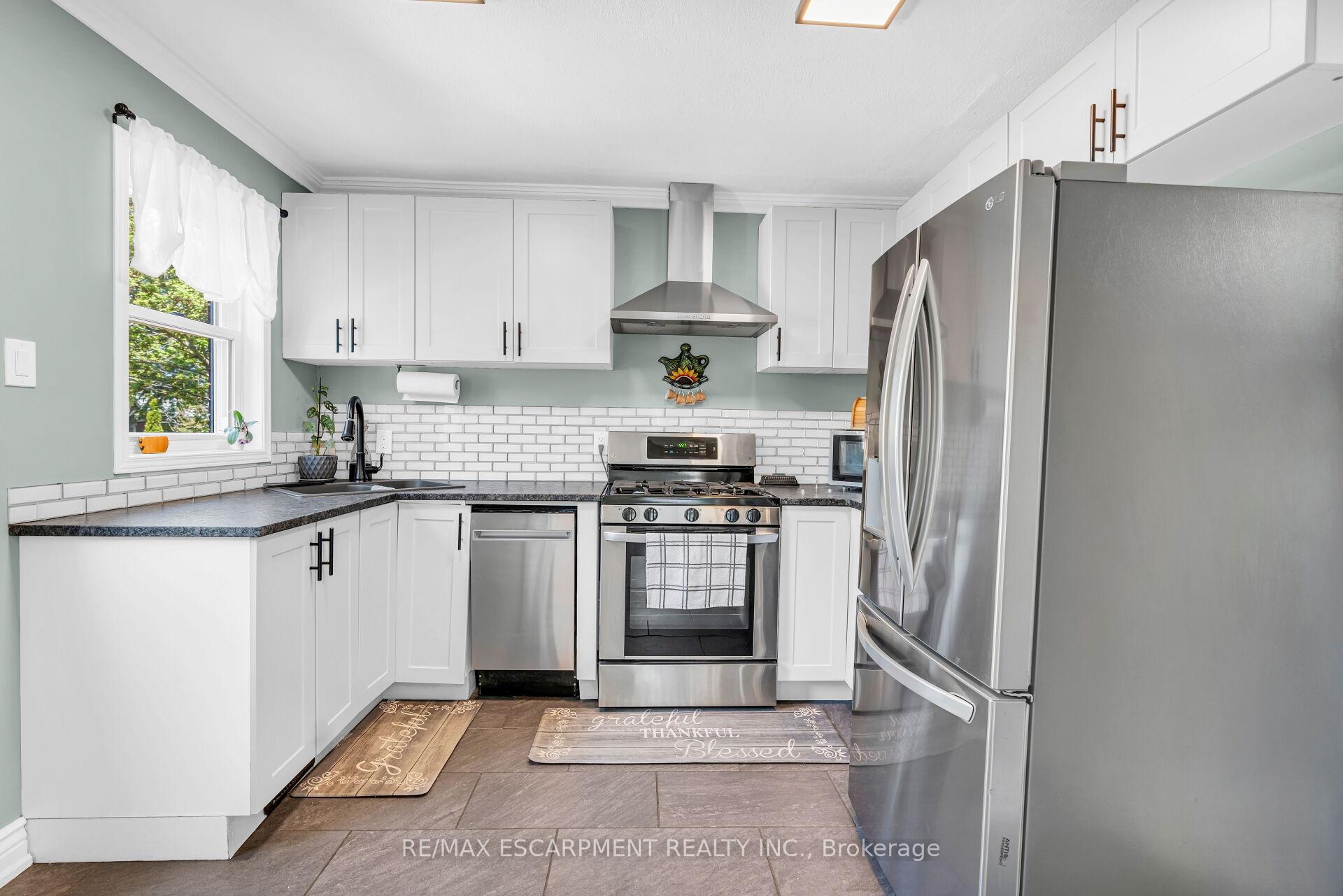 Photo 19 of 52 Graham Avenue S, Hamilton, Delta — HOMEH