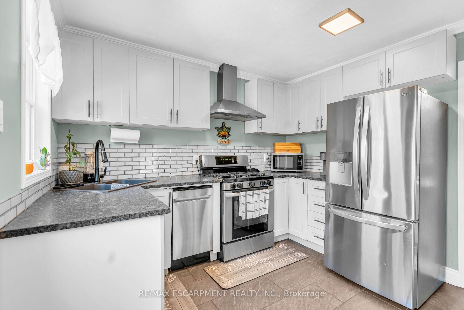 Photo 18 of 52 Graham Avenue S, Hamilton, Delta — HOMEH