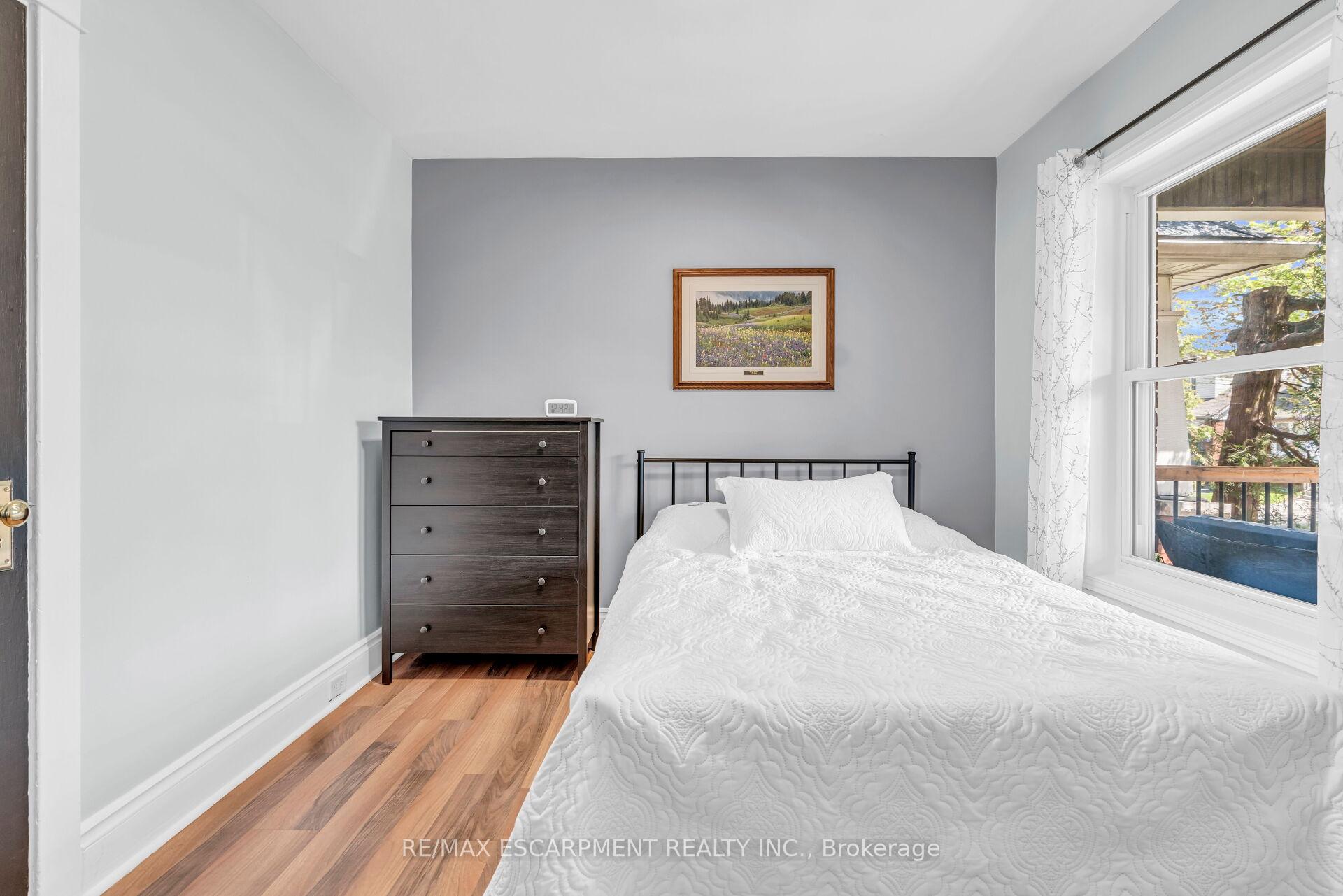 Photo 15 of 52 Graham Avenue S, Hamilton, Delta — HOMEH