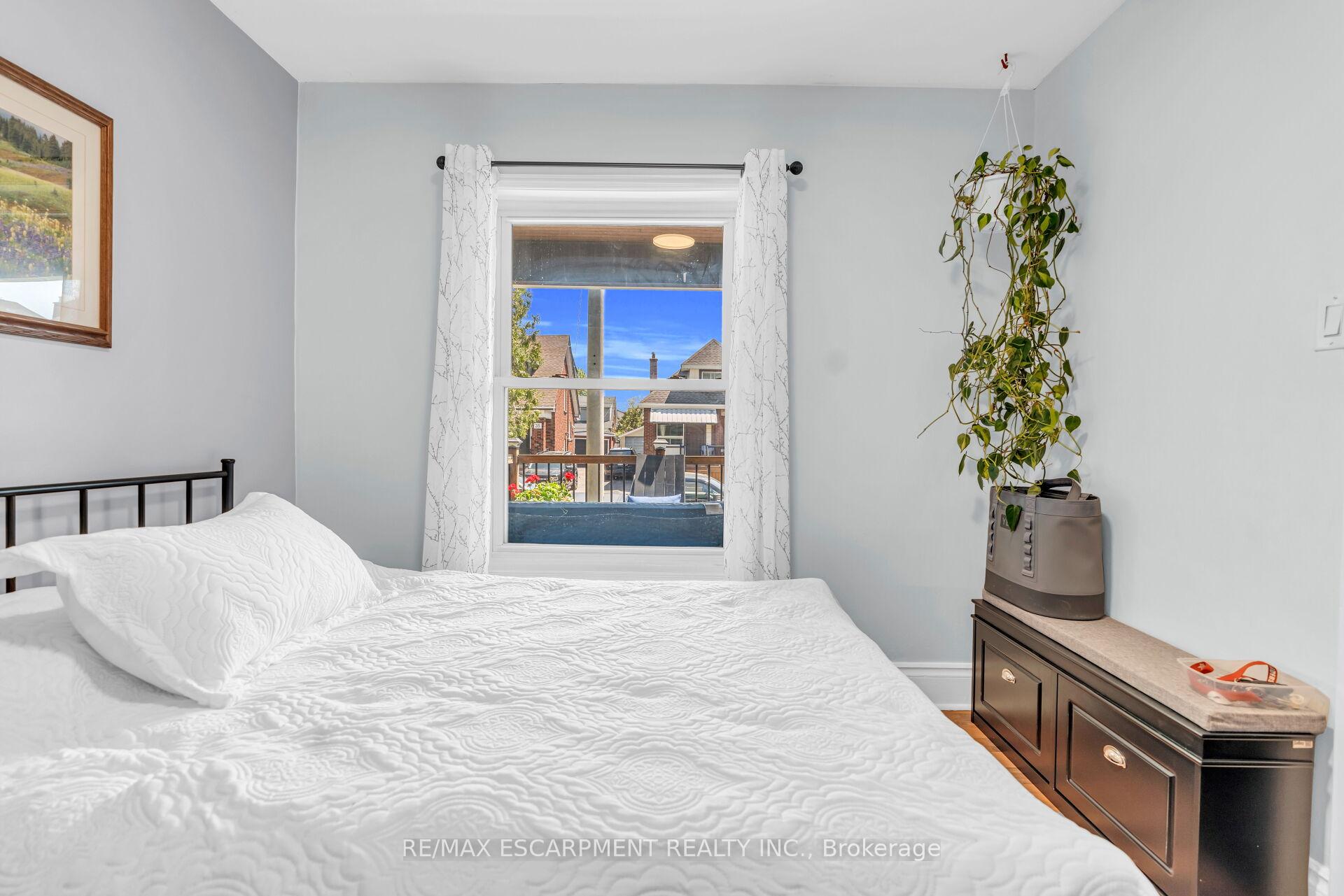 Photo 16 of 52 Graham Avenue S, Hamilton, Delta — HOMEH