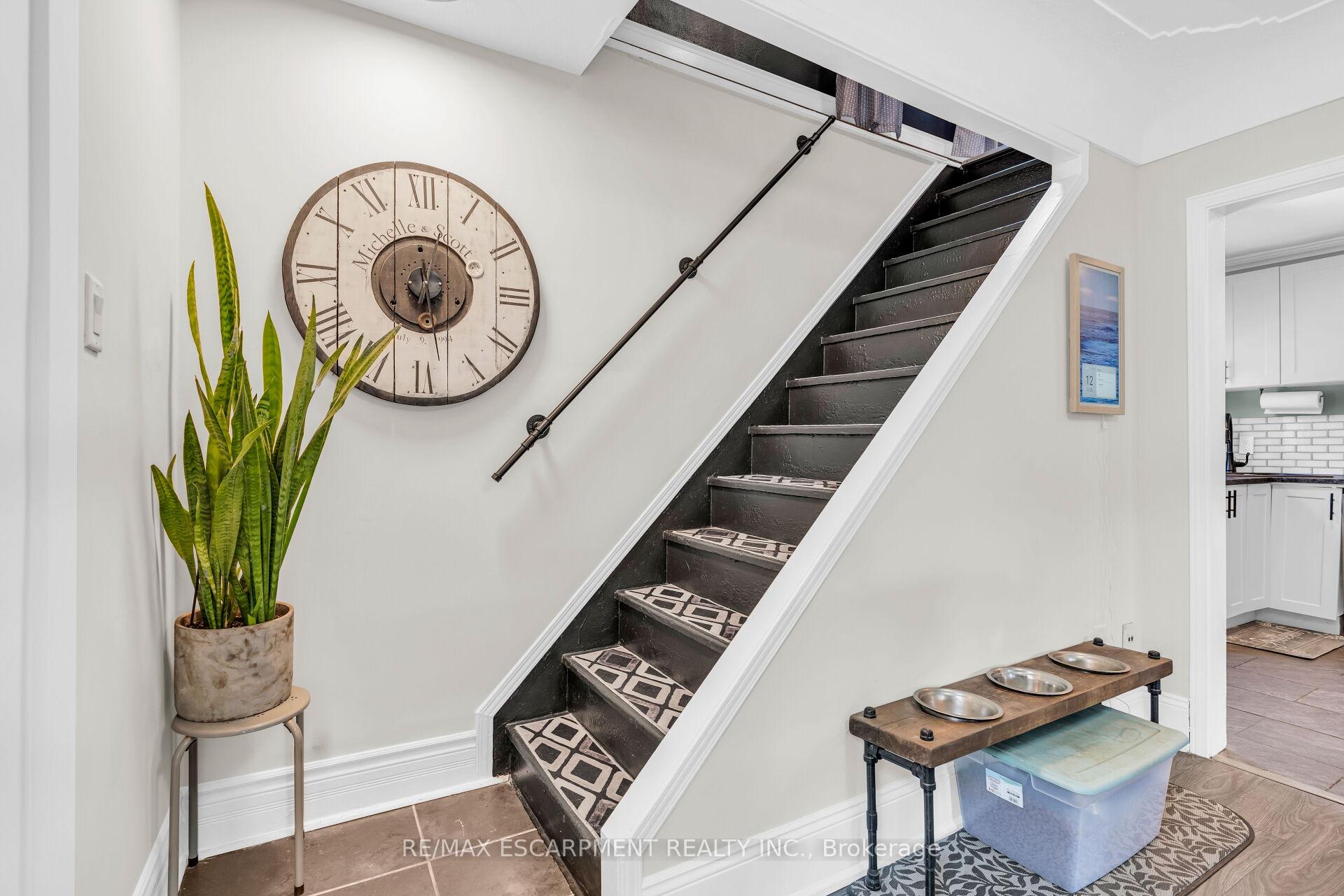 Photo 20 of 52 Graham Avenue S, Hamilton, Delta — HOMEH