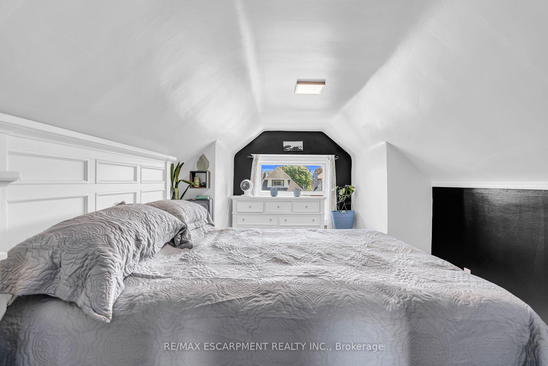Photo 28 of 52 Graham Avenue S, Hamilton, Delta — HOMEH