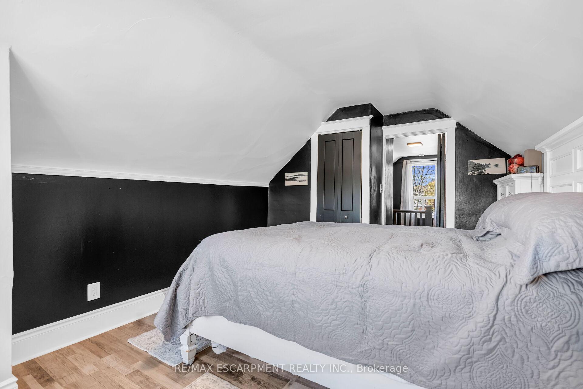 Photo 29 of 52 Graham Avenue S, Hamilton, Delta — HOMEH