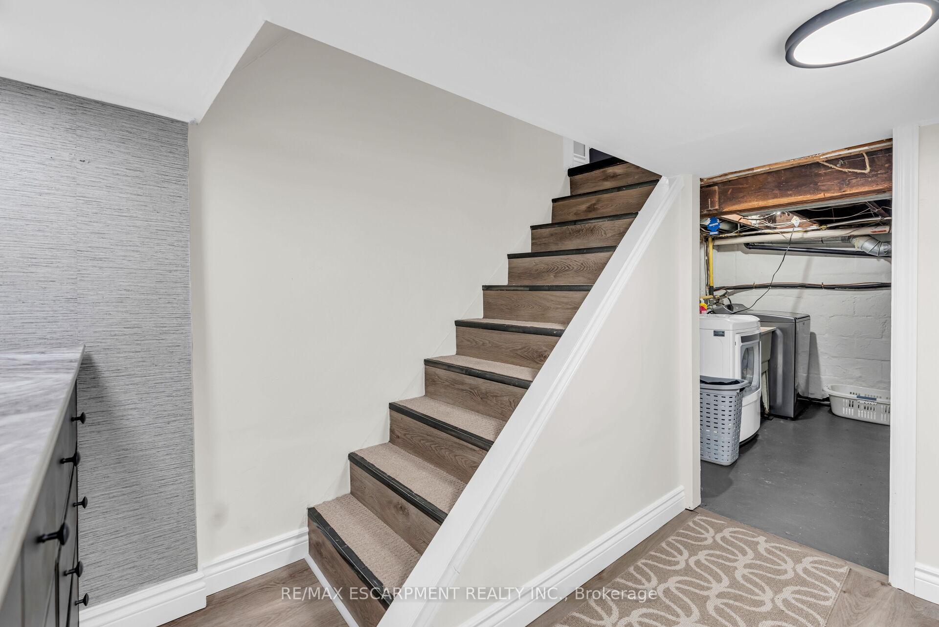 Photo 25 of 52 Graham Avenue S, Hamilton, Delta — HOMEH