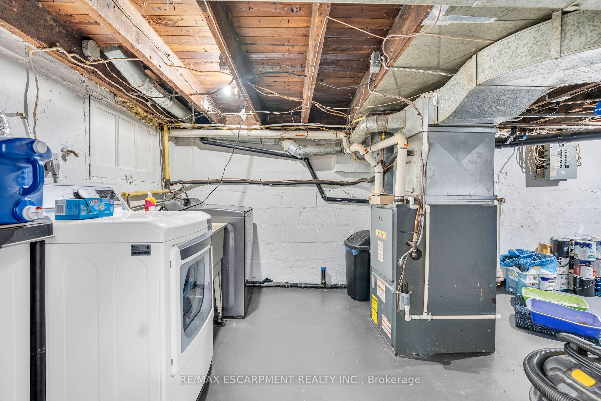 Photo 35 of 52 Graham Avenue S, Hamilton, Delta — HOMEH