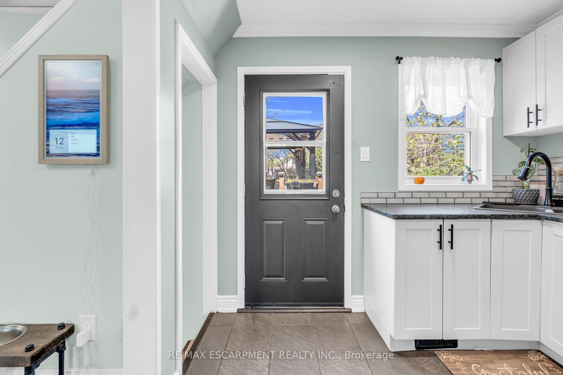 Photo 31 of 52 Graham Avenue S, Hamilton, Delta — HOMEH
