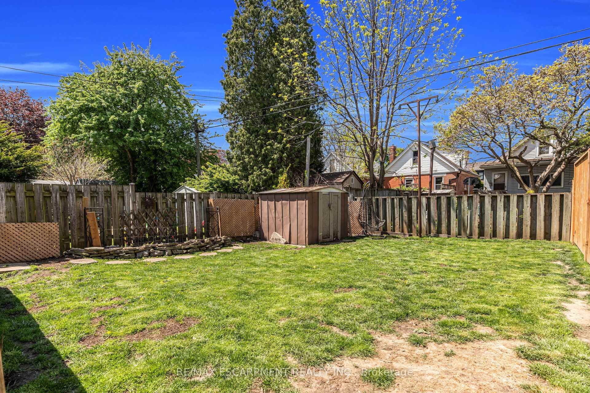 Photo 37 of 52 Graham Avenue S, Hamilton, Delta — HOMEH
