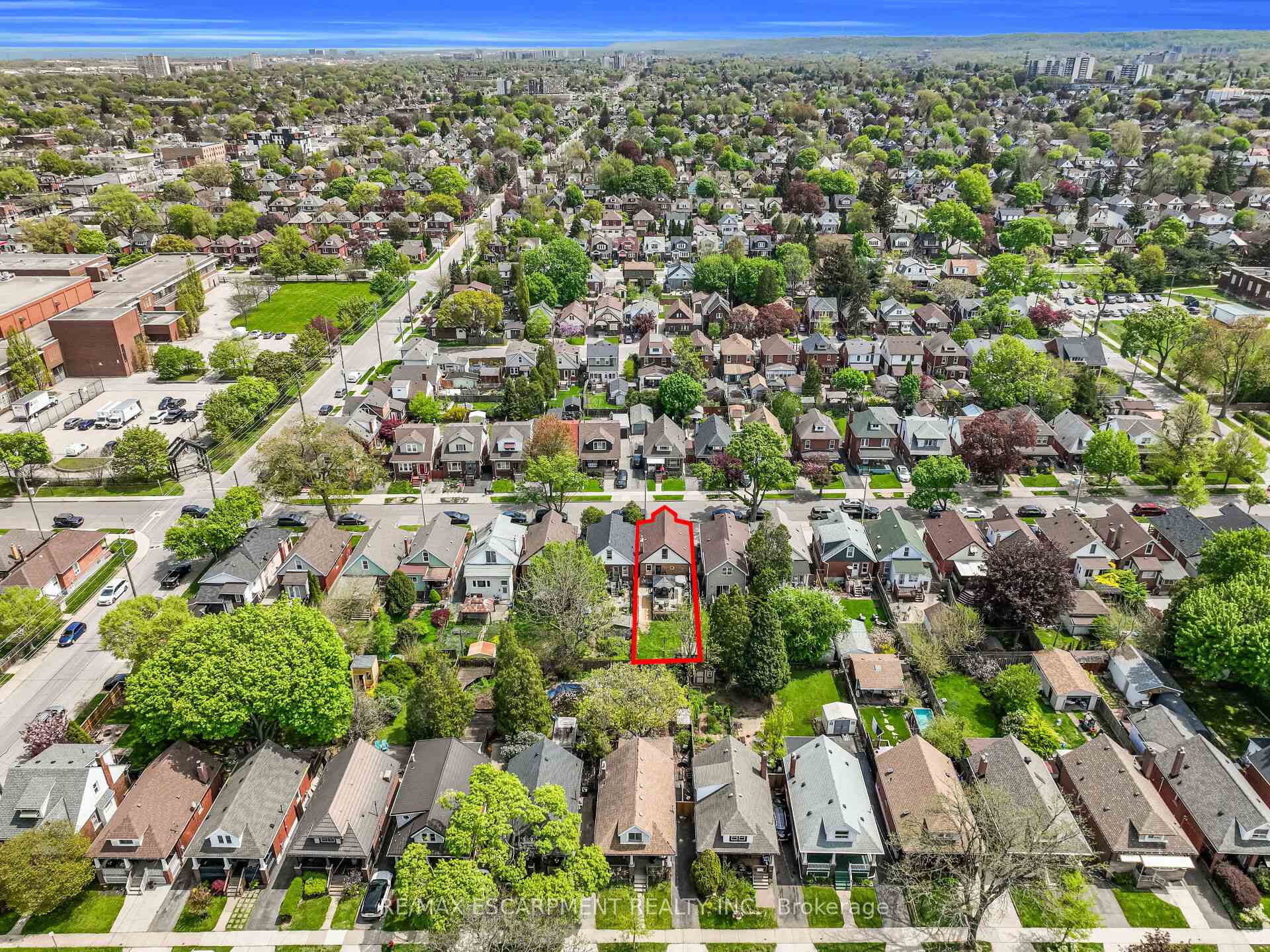 Photo 44 of 52 Graham Avenue S, Hamilton, Delta — HOMEH