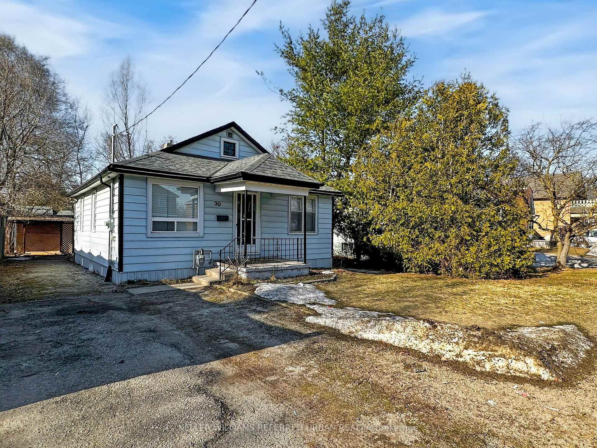 Photo 6 of 30 Perry Street, Barrie, Queen's Park — HOMEH