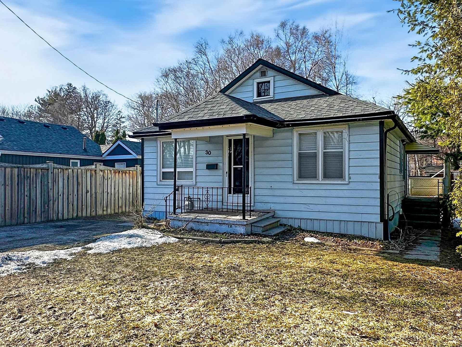 Photo 15 of 30 Perry Street, Barrie, Queen's Park — HOMEH