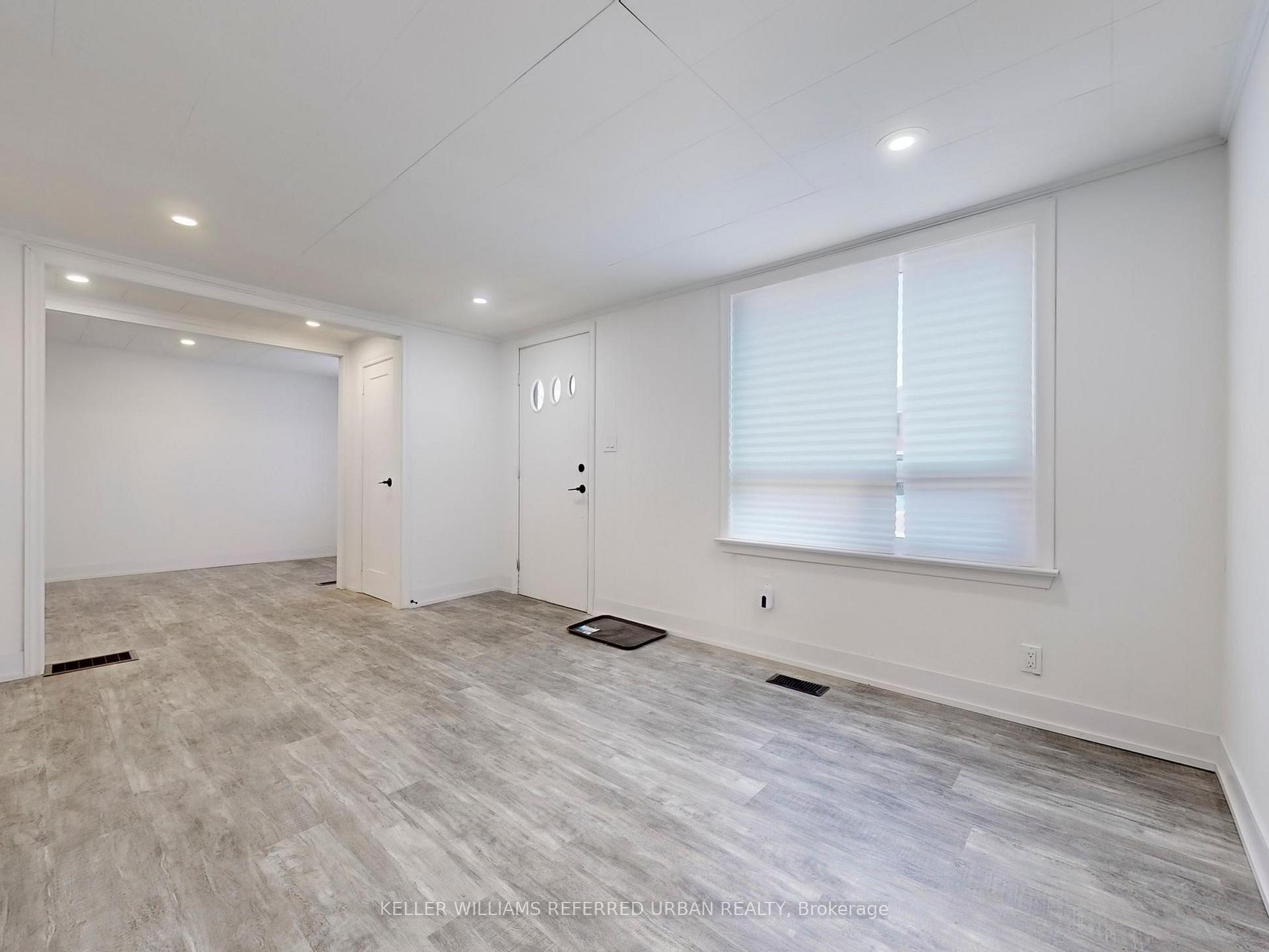 Photo 4 of 30 Perry Street, Barrie, Queen's Park — HOMEH
