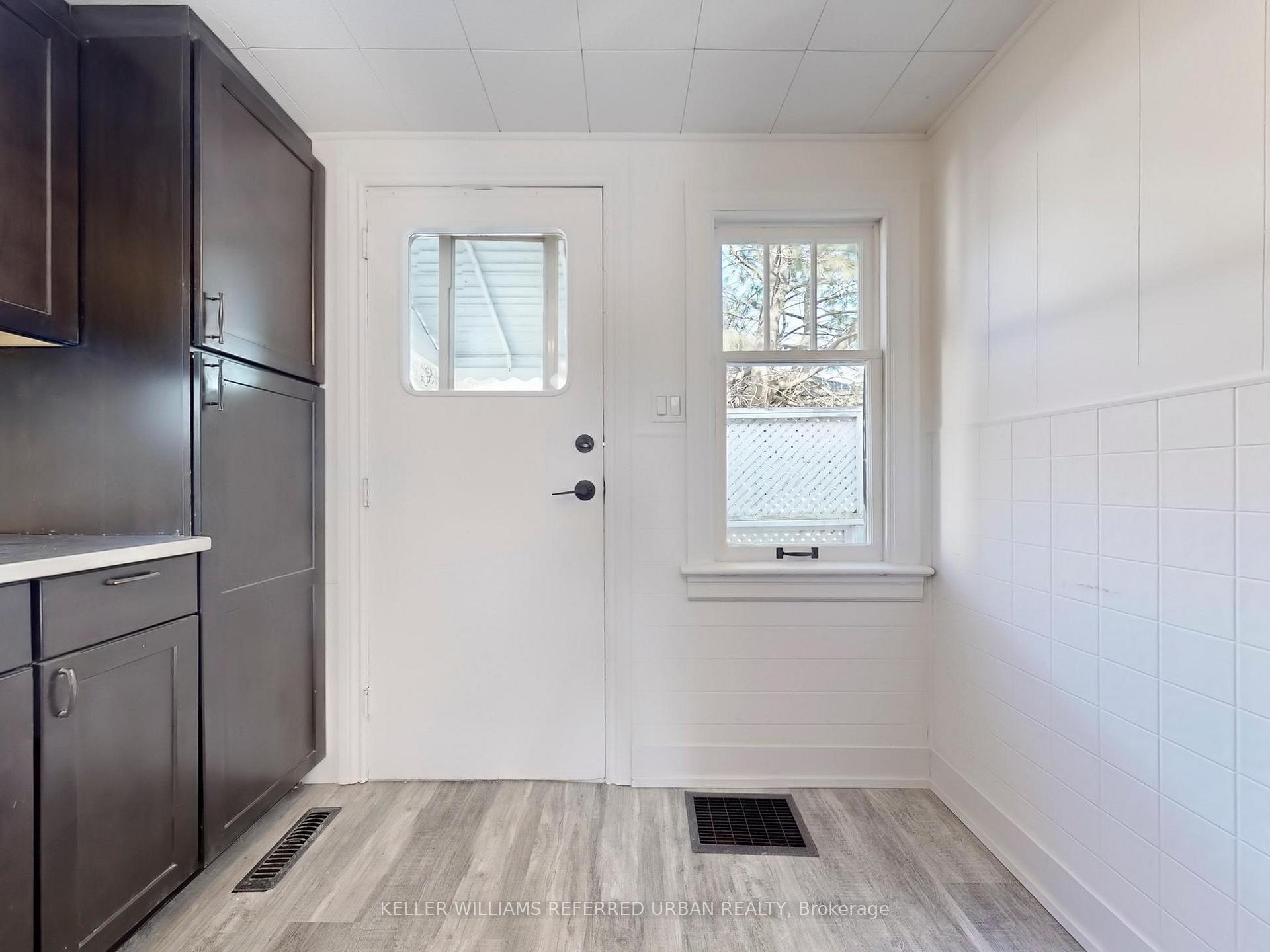 Photo 12 of 30 Perry Street, Barrie, Queen's Park — HOMEH
