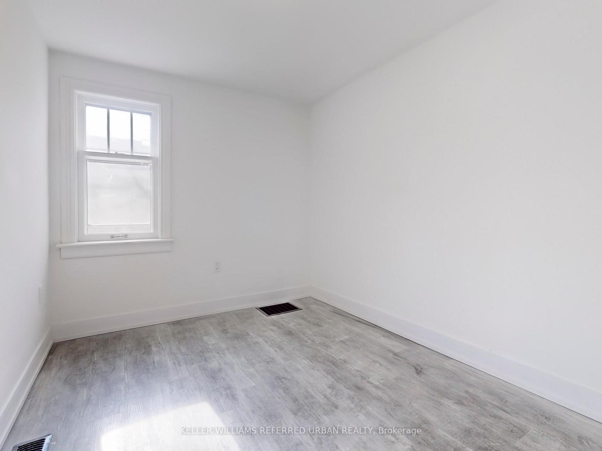 Photo 8 of 30 Perry Street, Barrie, Queen's Park — HOMEH