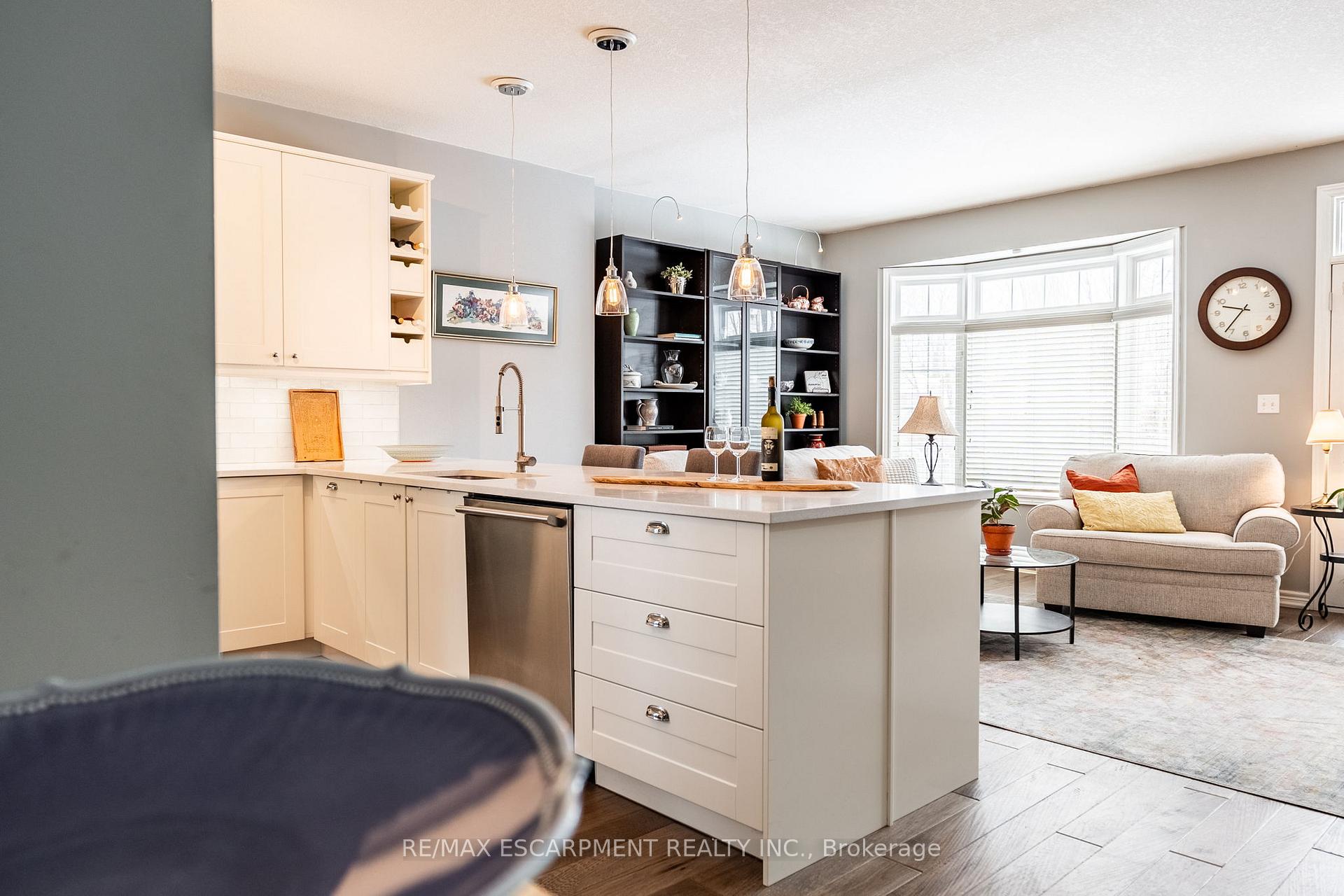 Photo 3 of 65 Goldenview Court, Hamilton, Waterdown — HOMEH