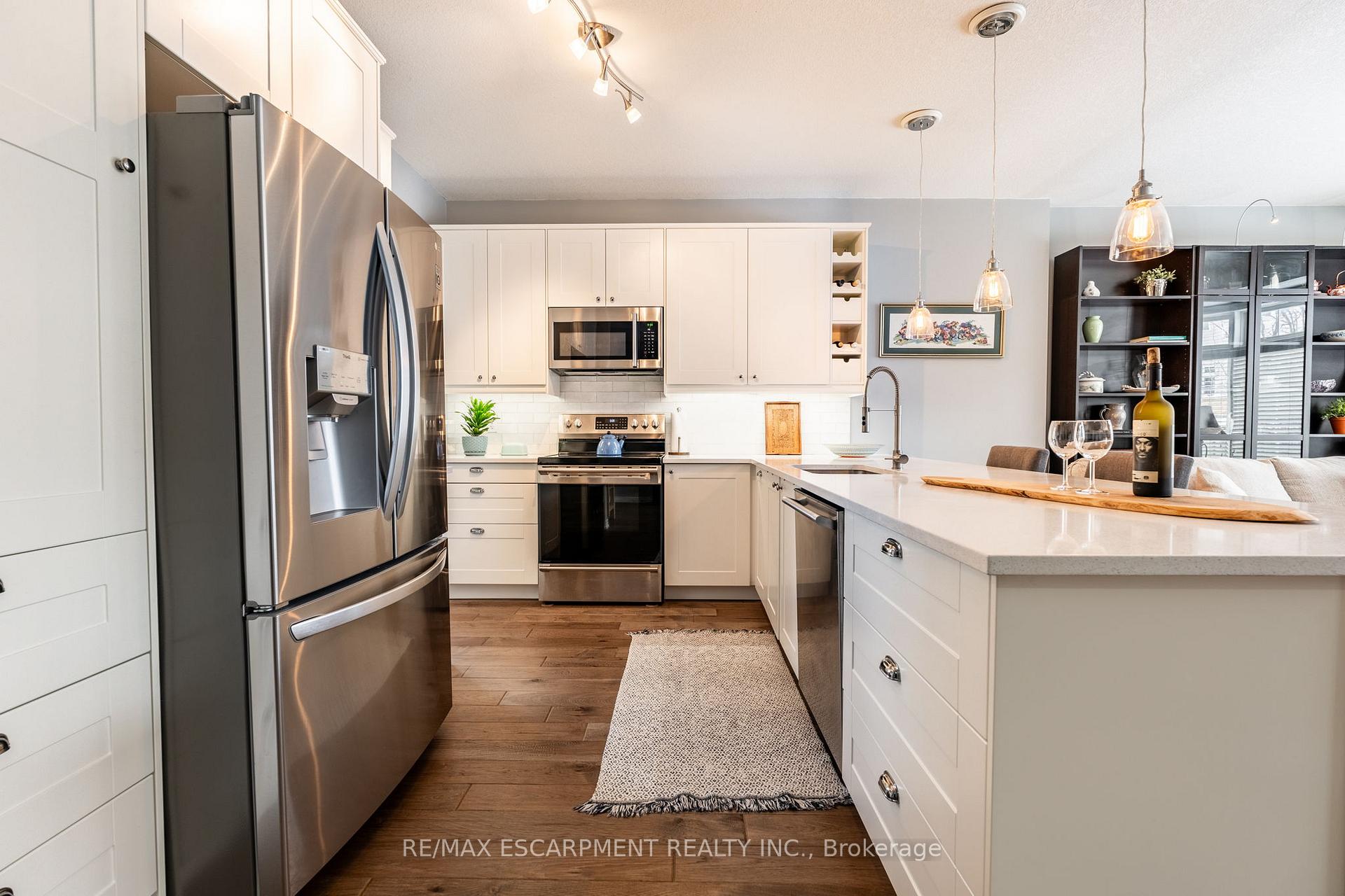 Photo 7 of 65 Goldenview Court, Hamilton, Waterdown — HOMEH