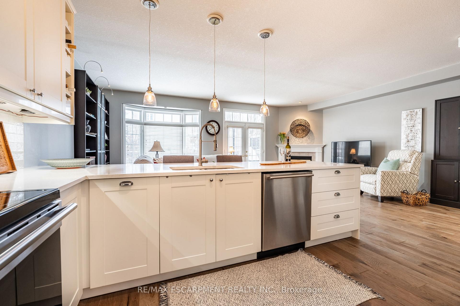 Photo 6 of 65 Goldenview Court, Hamilton, Waterdown — HOMEH