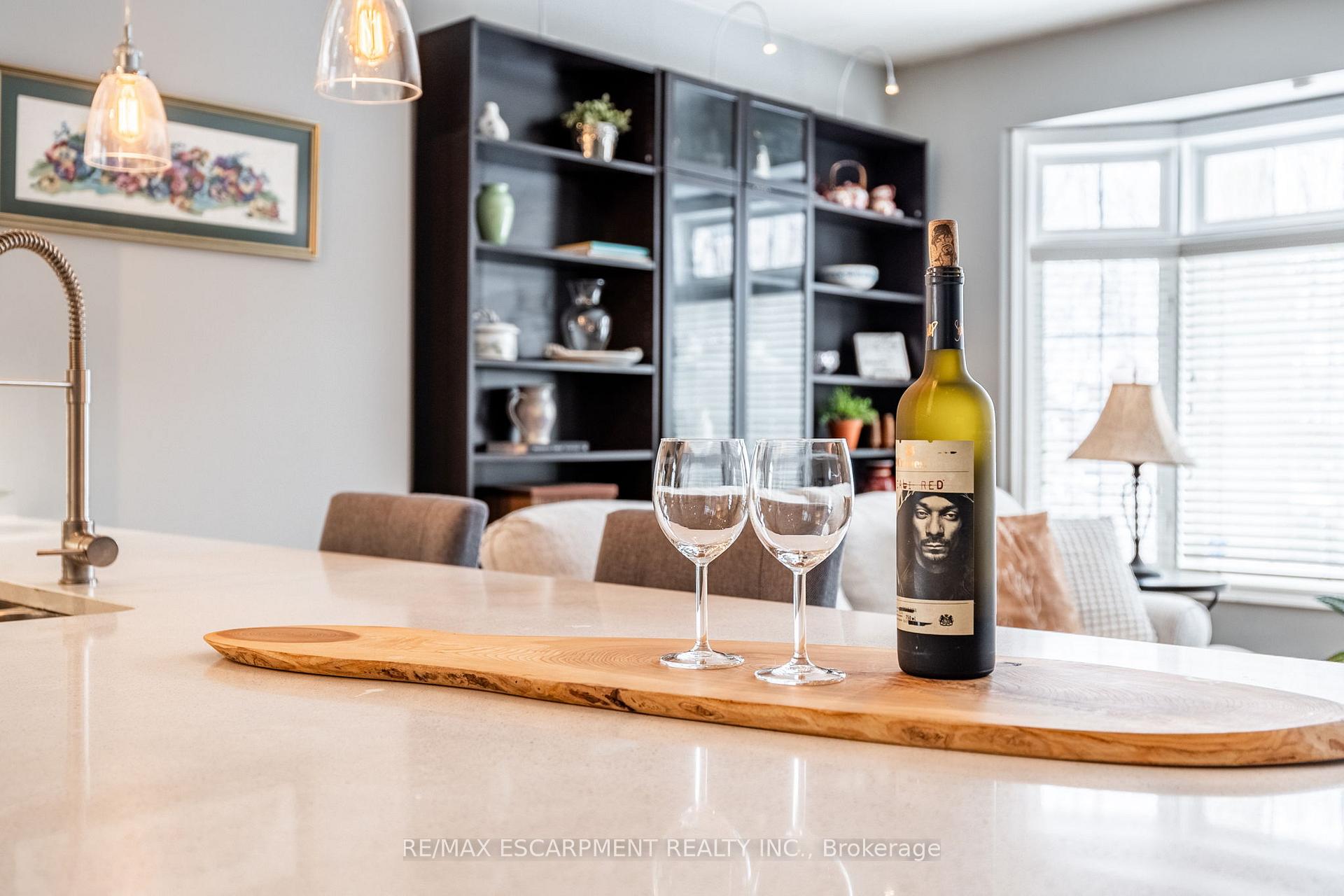 Photo 9 of 65 Goldenview Court, Hamilton, Waterdown — HOMEH