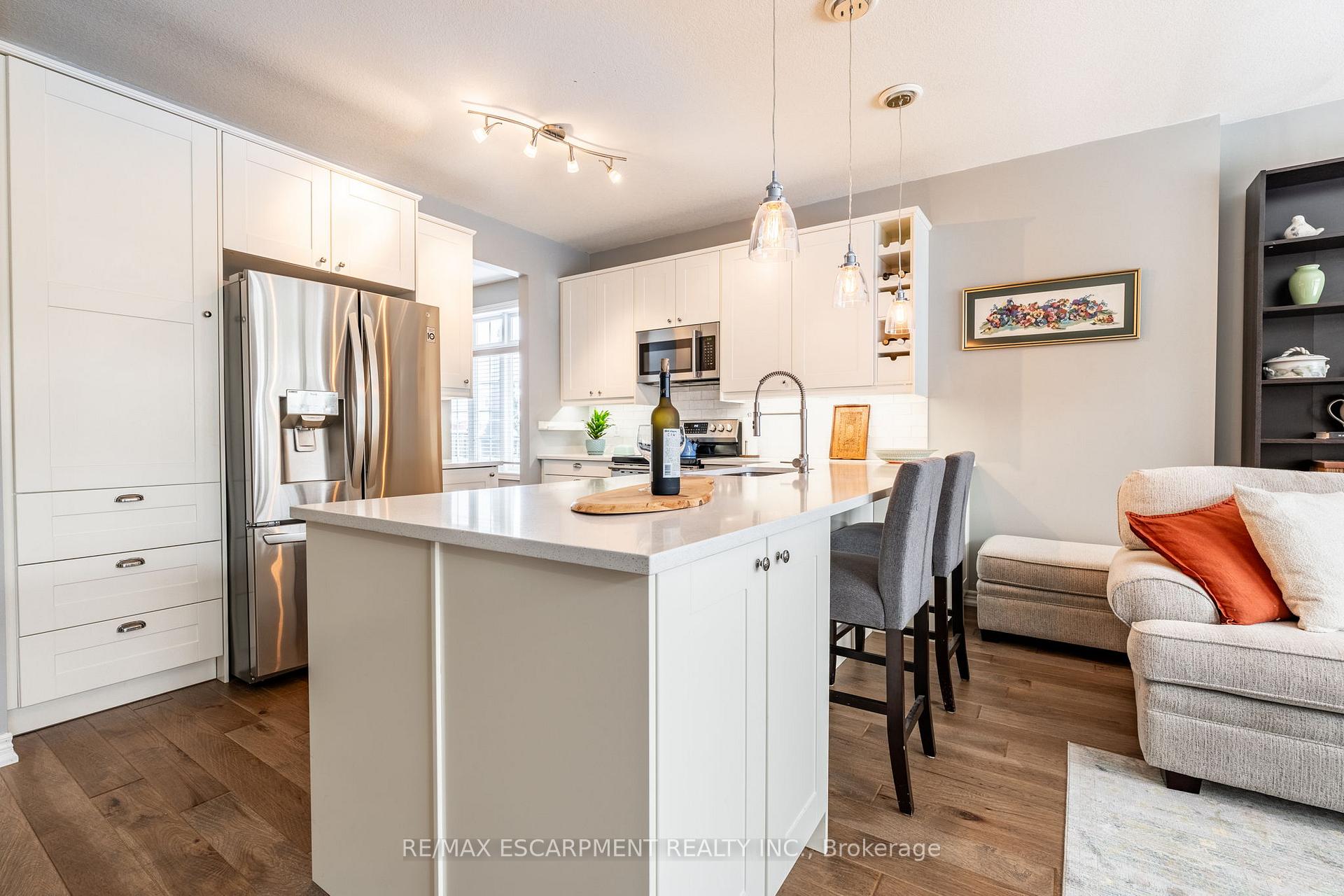 Photo 4 of 65 Goldenview Court, Hamilton, Waterdown — HOMEH