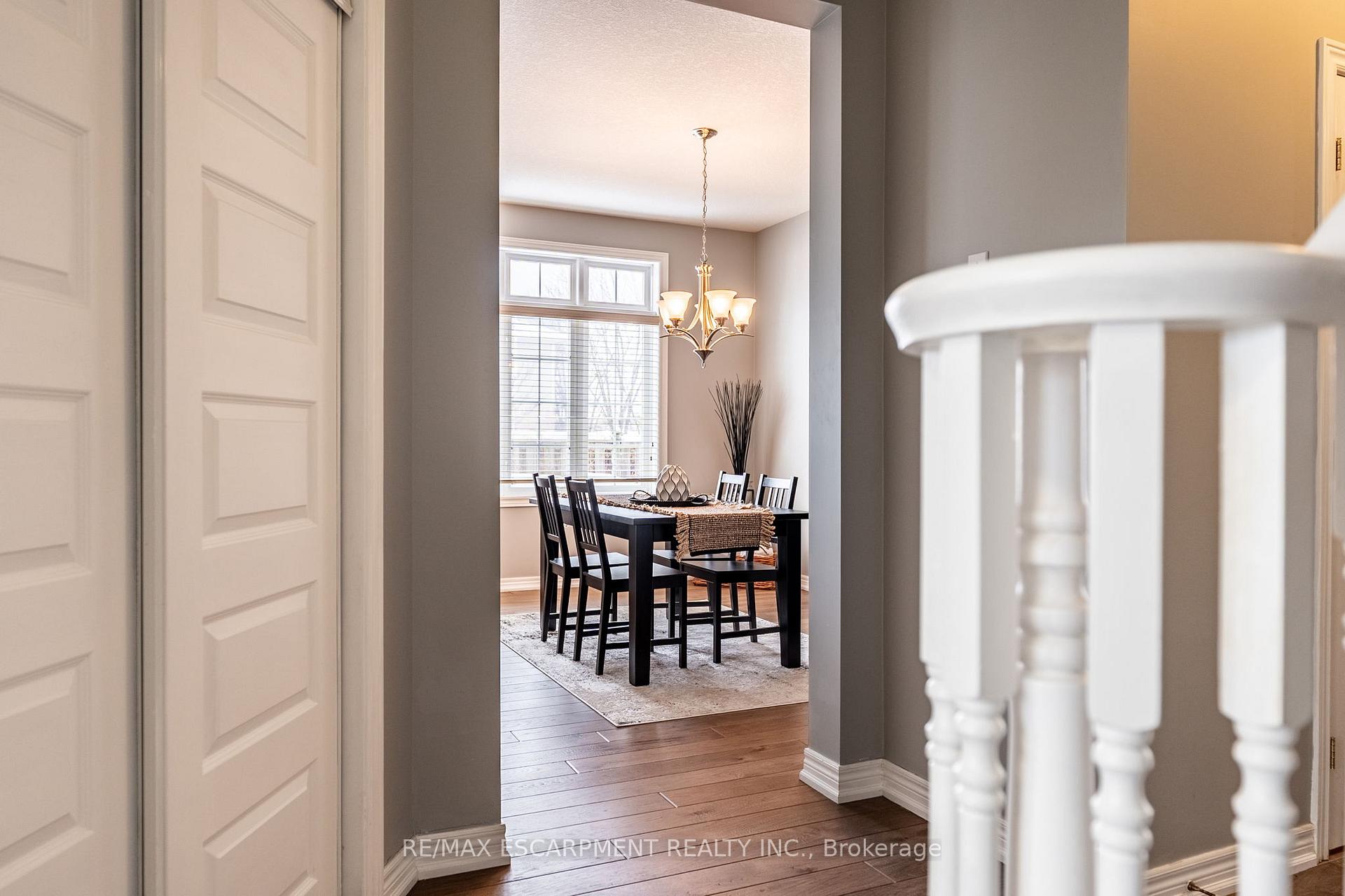 Photo 21 of 65 Goldenview Court, Hamilton, Waterdown — HOMEH