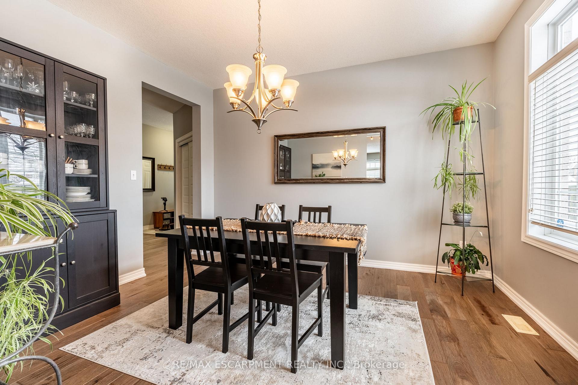 Photo 16 of 65 Goldenview Court, Hamilton, Waterdown — HOMEH