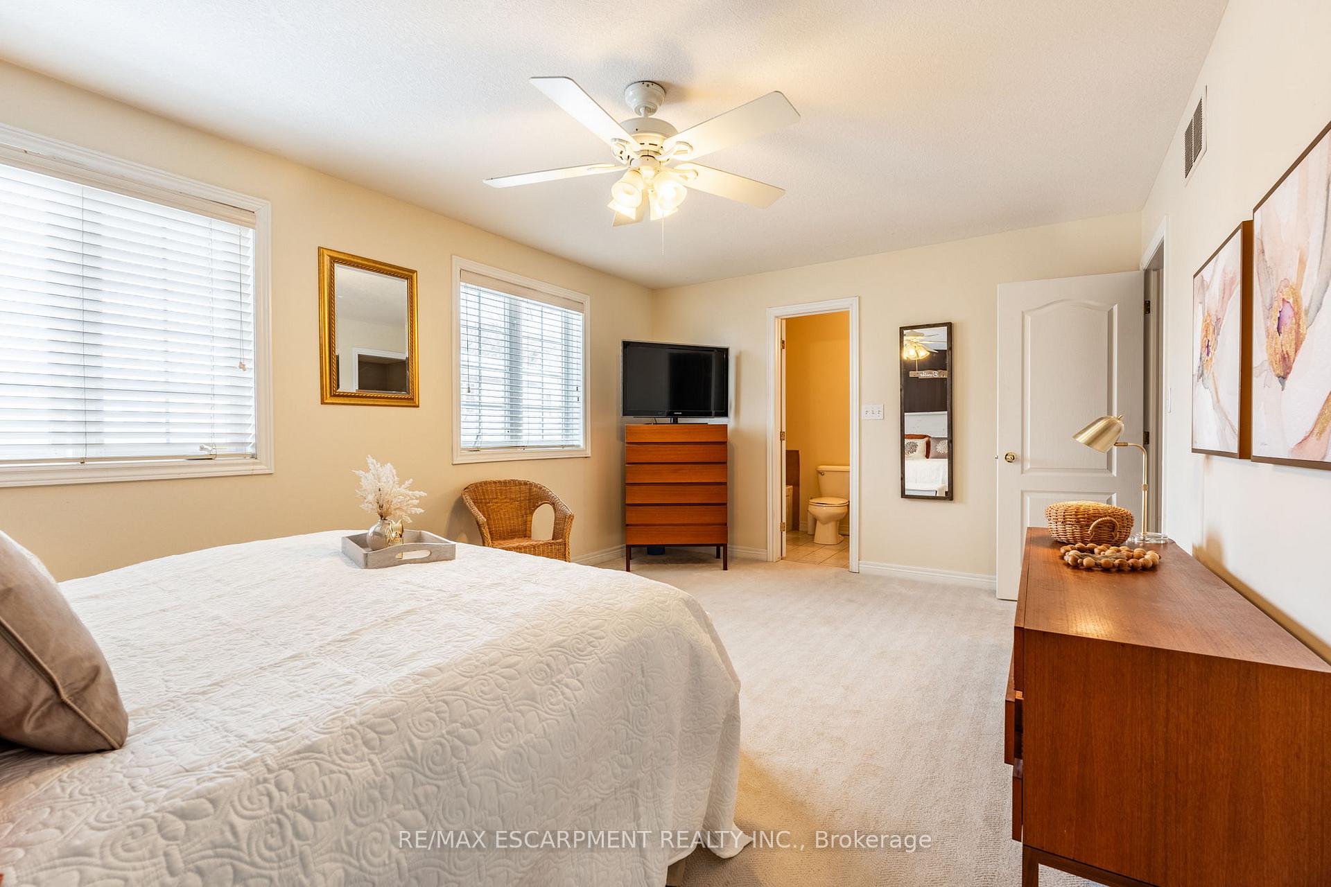 Photo 26 of 65 Goldenview Court, Hamilton, Waterdown — HOMEH
