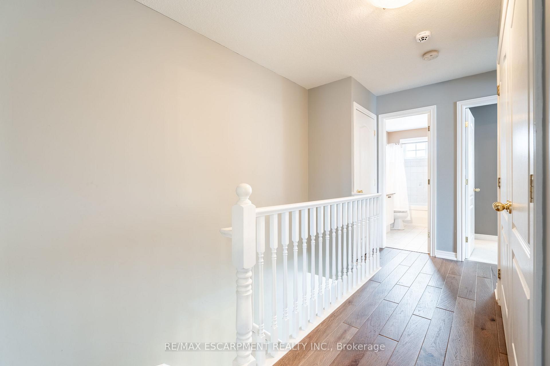 Photo 20 of 65 Goldenview Court, Hamilton, Waterdown — HOMEH